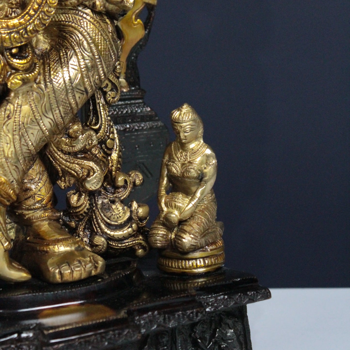krishna statue