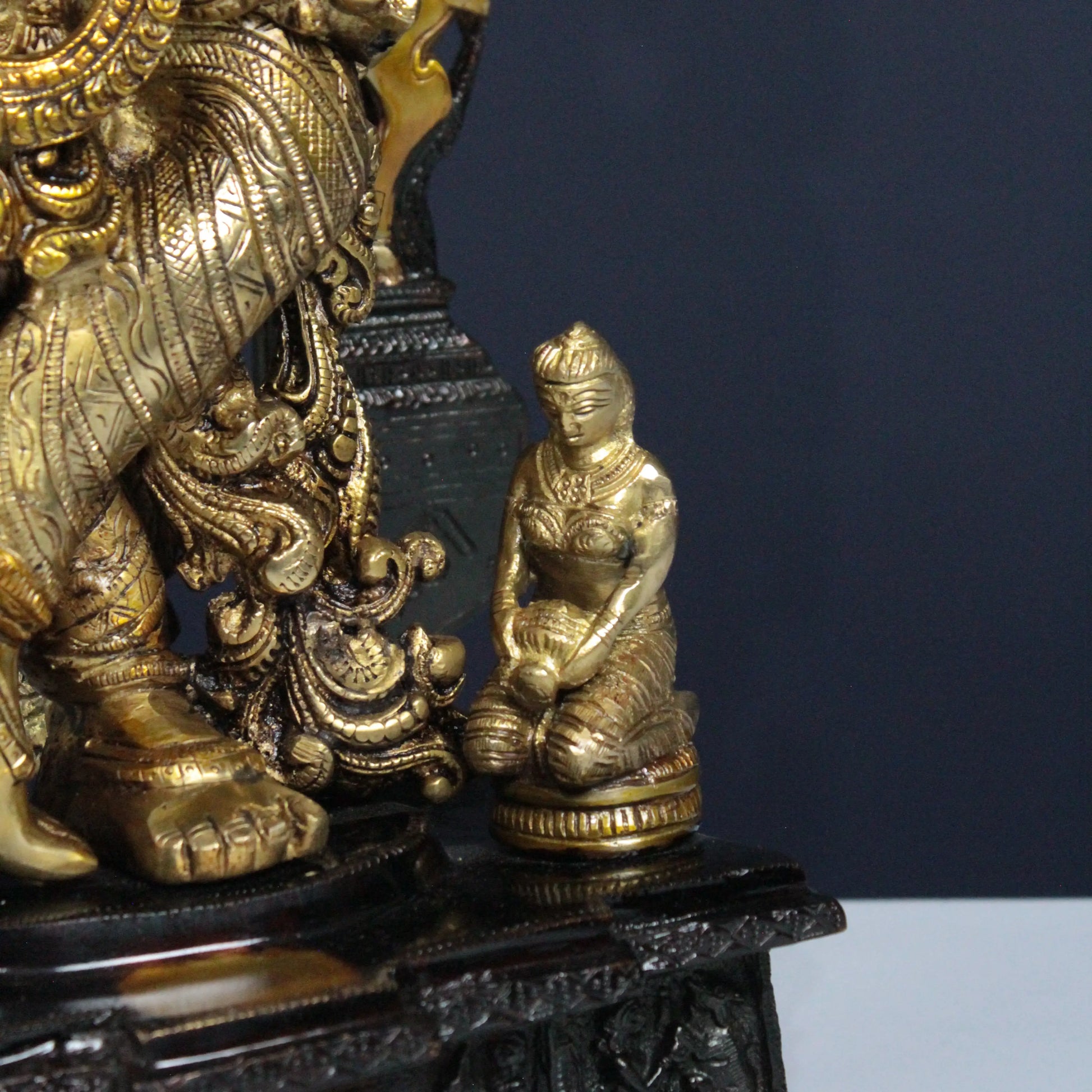 krishna statue